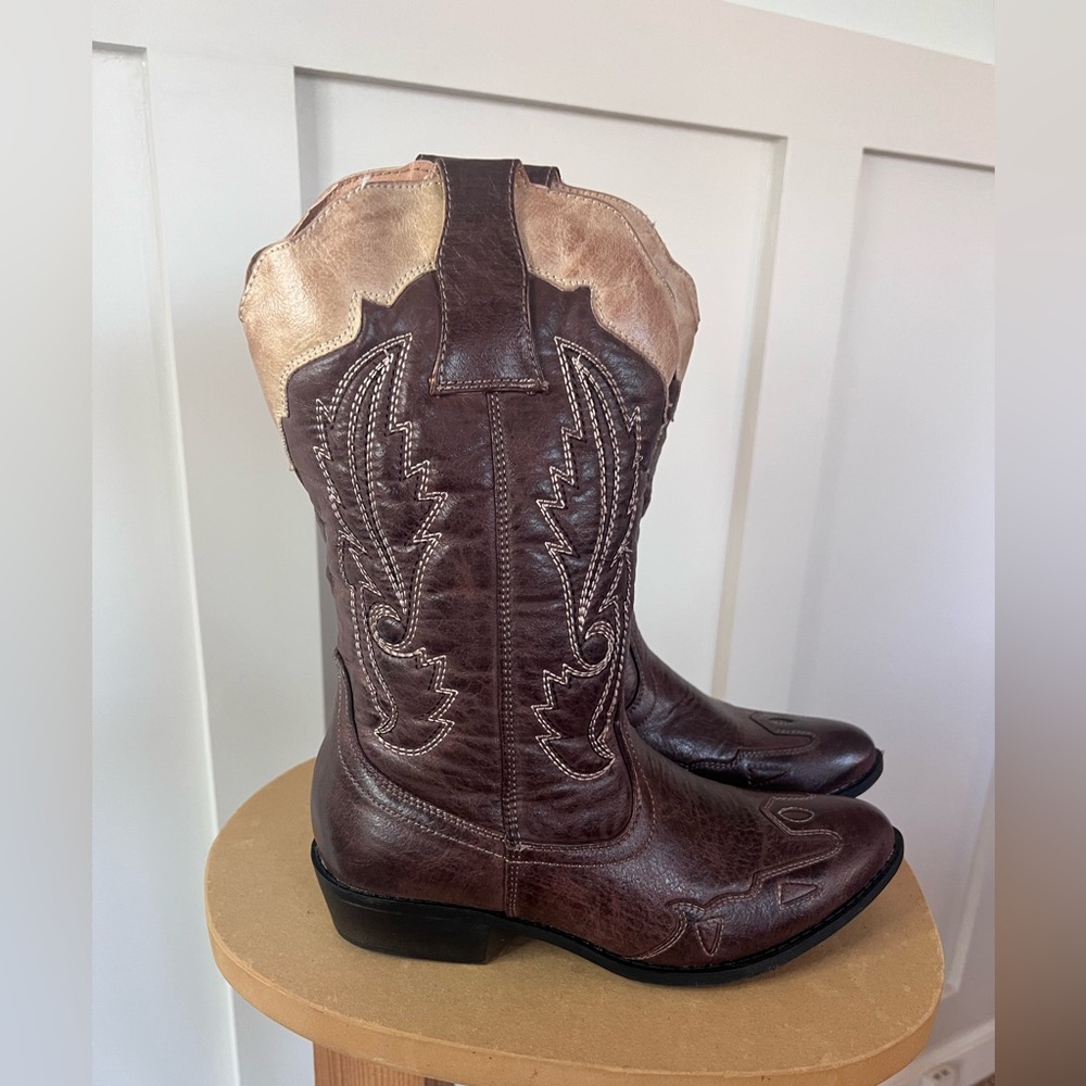 Dark Brown Women's Embroidered Cowboy Boots WORN ONCE -- Size 7